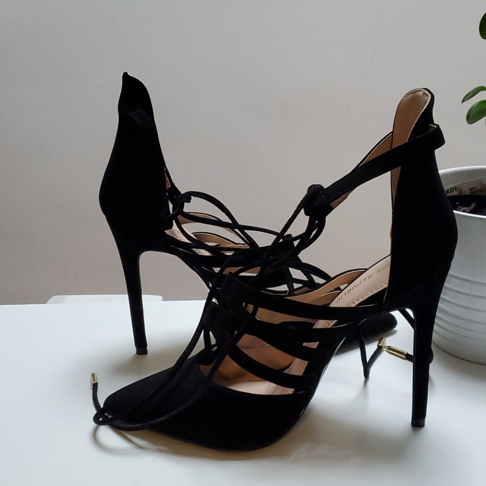 Black 4.5 lace up heels